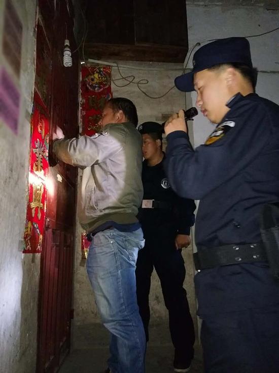 绍兴粗心妈妈误将幼女锁家中 